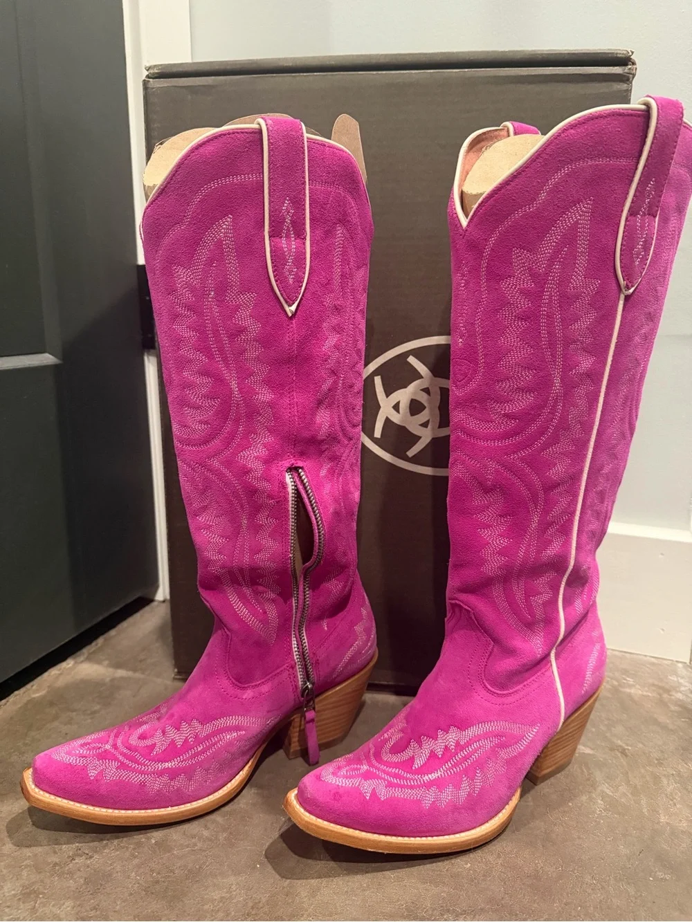 Ariat Casanova - Magenta Suede - Picture 1 of 4